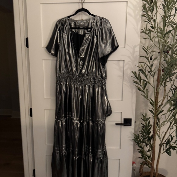 The Somerset Maxi Dress: Metallic Edition - Silver Foil (2x) - Picture 3 of 4